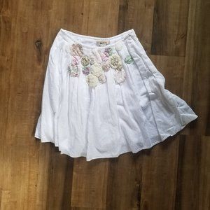 Free People Size 0 White Miniskirt w/quilted circles